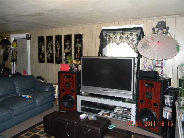 24 Collins Street Springfield, MA 01109 - Photo 2 of 8
