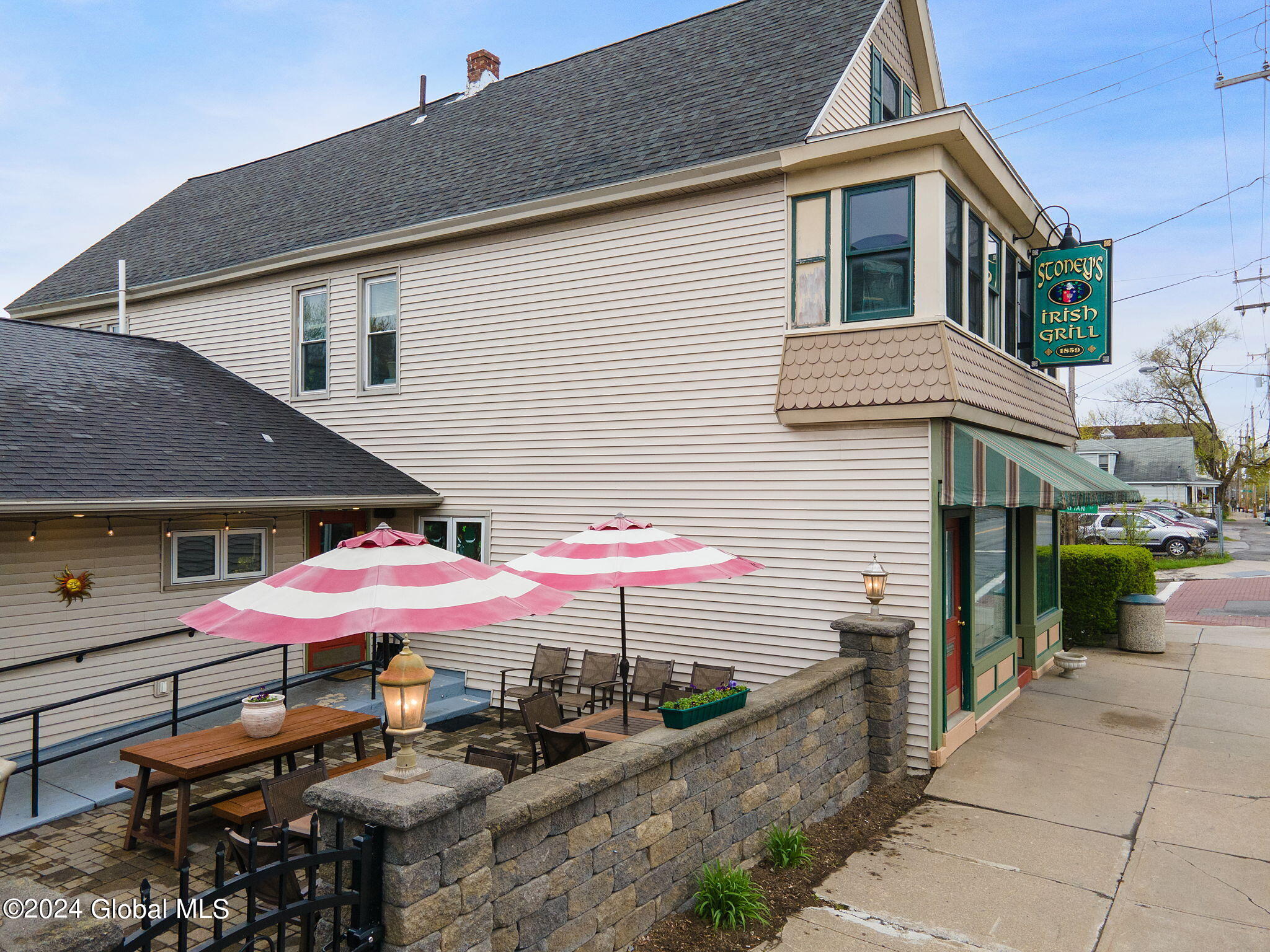 1857 Van Vranken Avenue Schenectady, NY 12308 - Photo 4 of 43 4-web-or-mls-1859VanVrankenAve_04