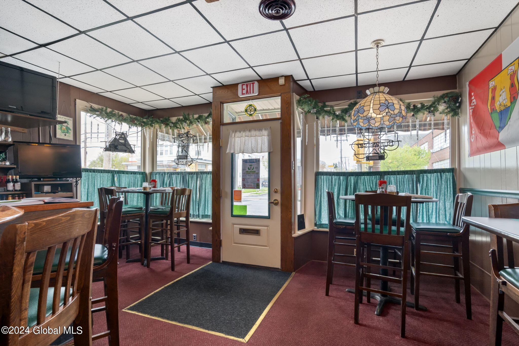 1857 Van Vranken Avenue Schenectady, NY 12308 - Photo 8 of 43 8-web-or-mls-1859VanVrankenAve_08