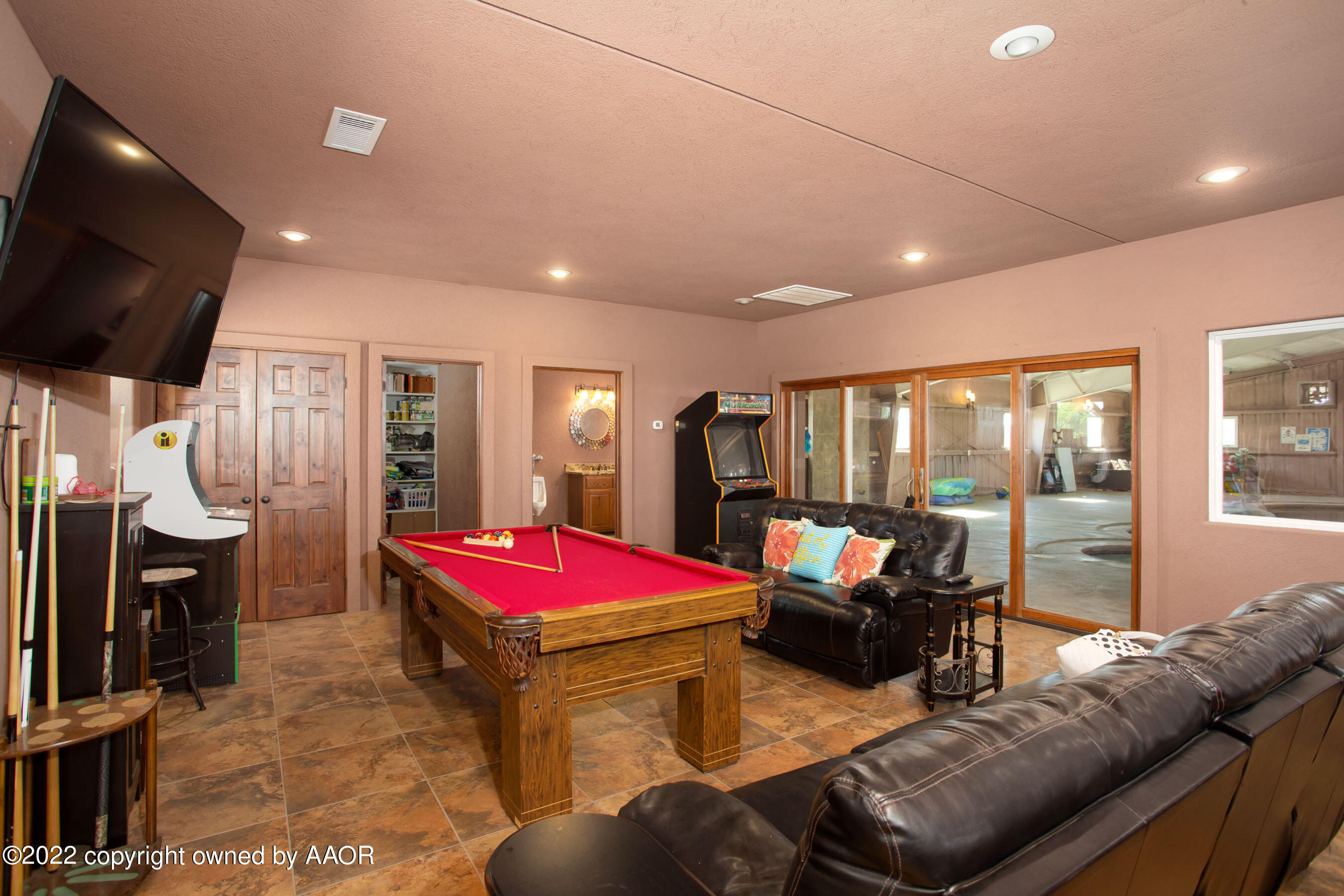 19151 Stone Creek Road Amarillo, TX 79124 - Photo 52 of 64 Living area in the pool house