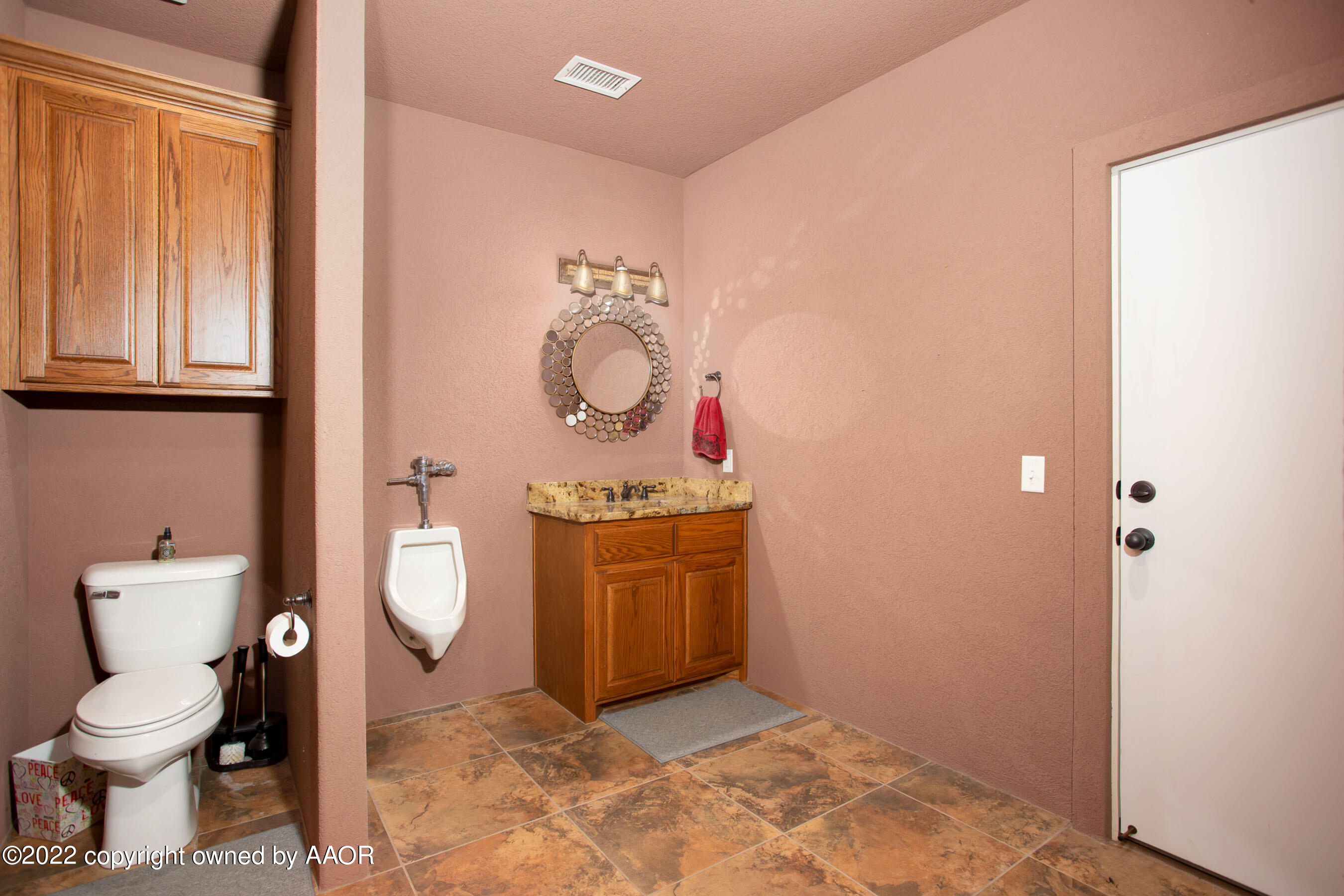 19151 Stone Creek Road Amarillo, TX 79124 - Photo 53 of 64 Bathroom in the Pool house
