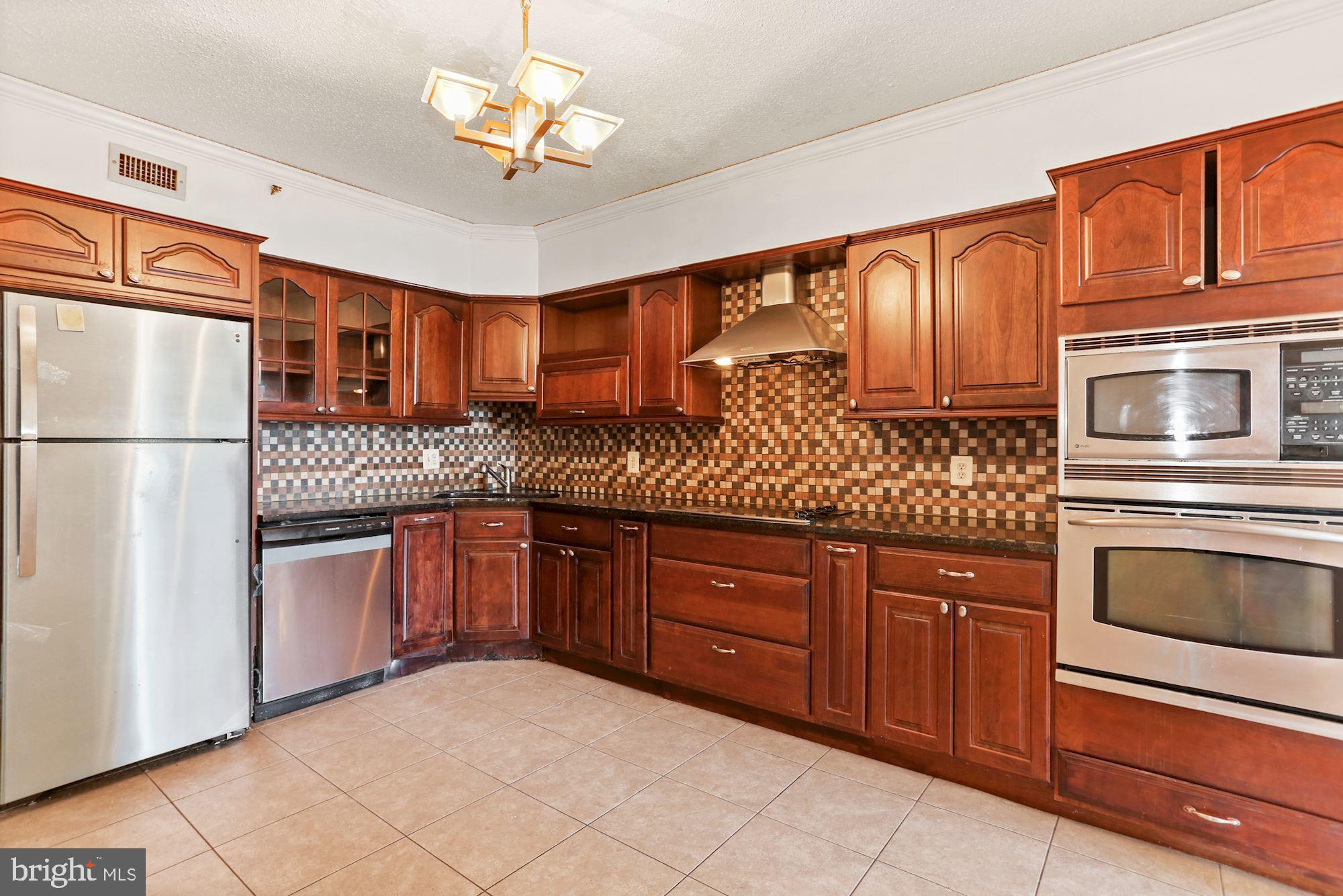 5501 Seminary Road, Unit 2404S Falls Church, VA 22041 - Photo 5 of 31 Enjoy cooking in this beautiful kitchen