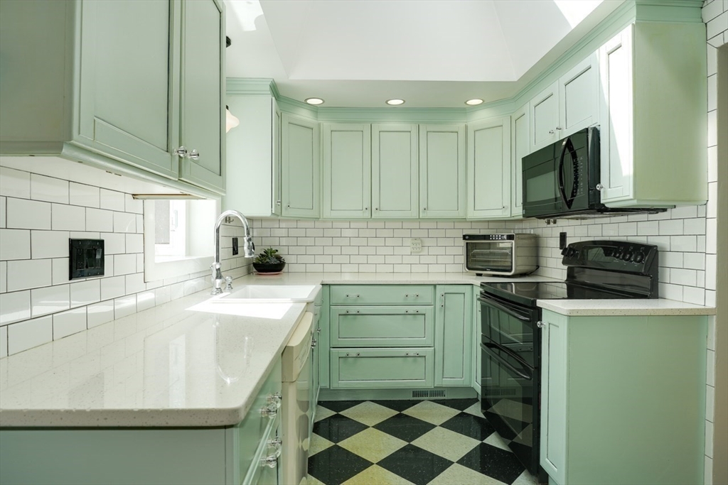 60 Davidson Road Framingham, MA 01701 - Photo 8 of 37