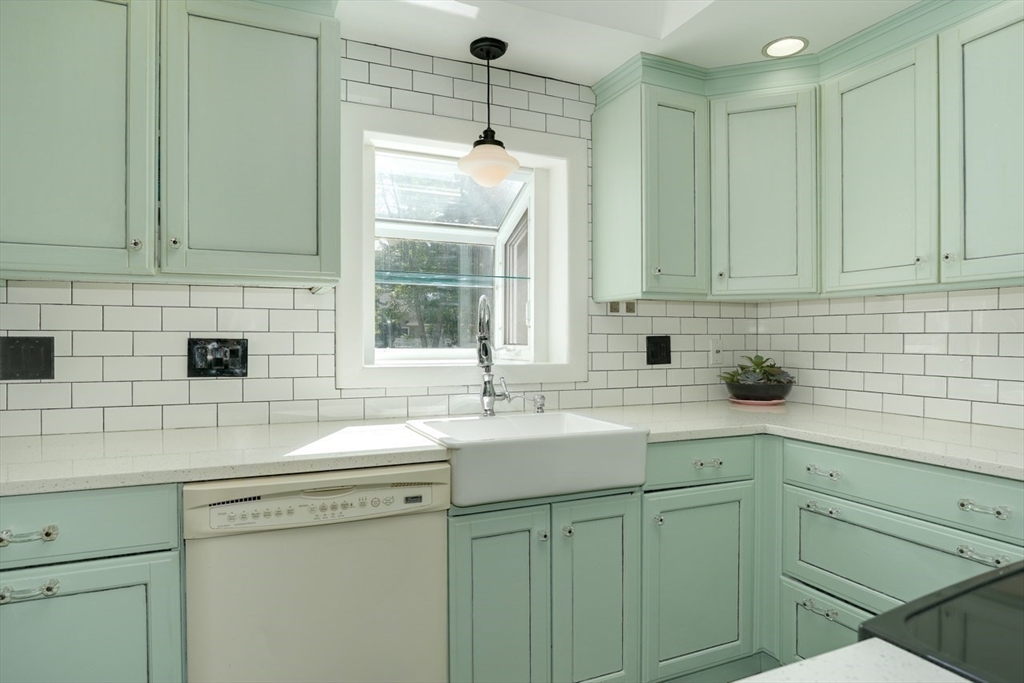 60 Davidson Road Framingham, MA 01701 - Photo 9 of 37