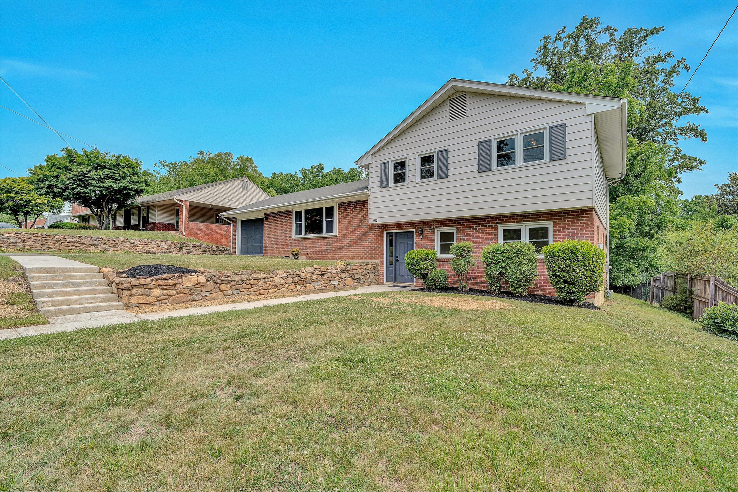 1121 Welch Road Southwest Roanoke, VA 24015 - Photo 2 of 38 02-VM-01137