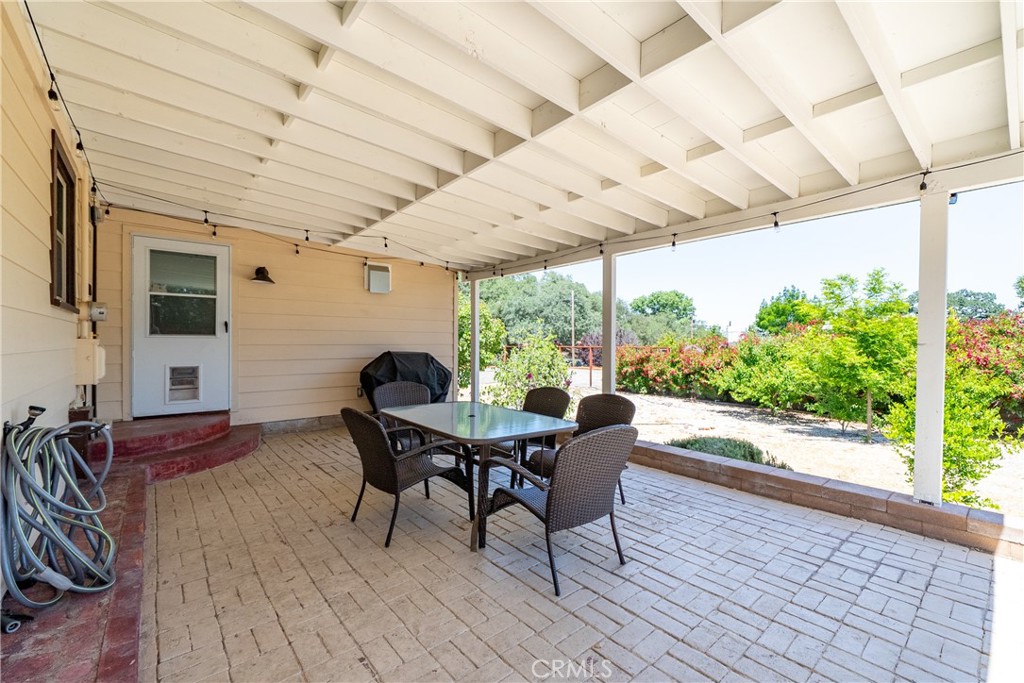 204 18th Street Paso Robles, CA 93446 - Photo 29 of 65 a patio with table and chairs and potted plants