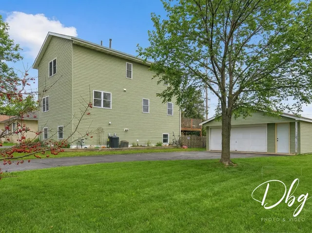$335,000 | 233 West Hawthorne Drive, Round Lake Beach, IL 60073