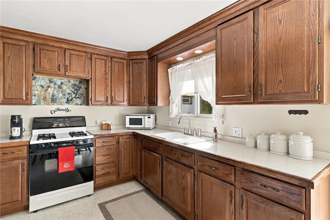 123 Chesterton Road Greece, NY 14626 - Photo 11 of 34 Gallery Image 11