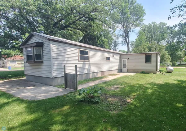 $70,000 | 102 North 2nd Street, Fairmount, ND 58030