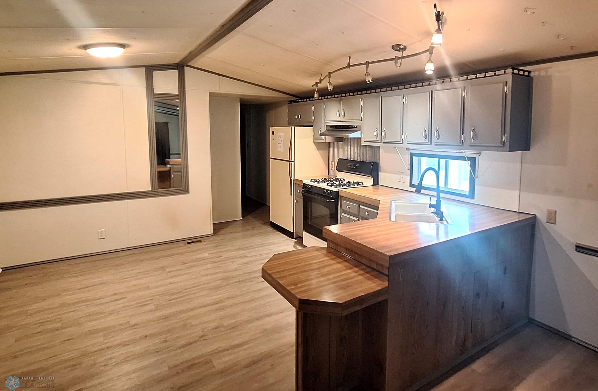 102 North 2nd Street Fairmount, ND 58030 - Photo 8 of 23