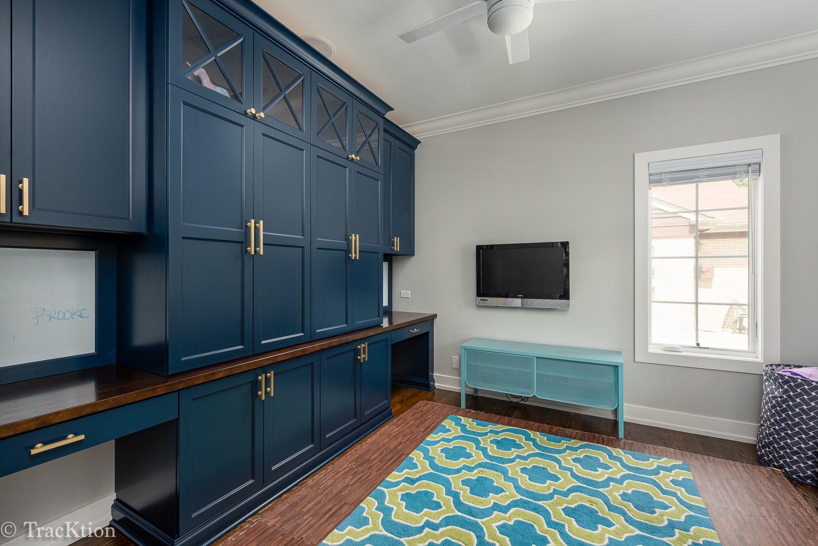 532 North Rose Avenue Park Ridge, IL 60068 - Photo 17 of 48 a room with furniture and a window