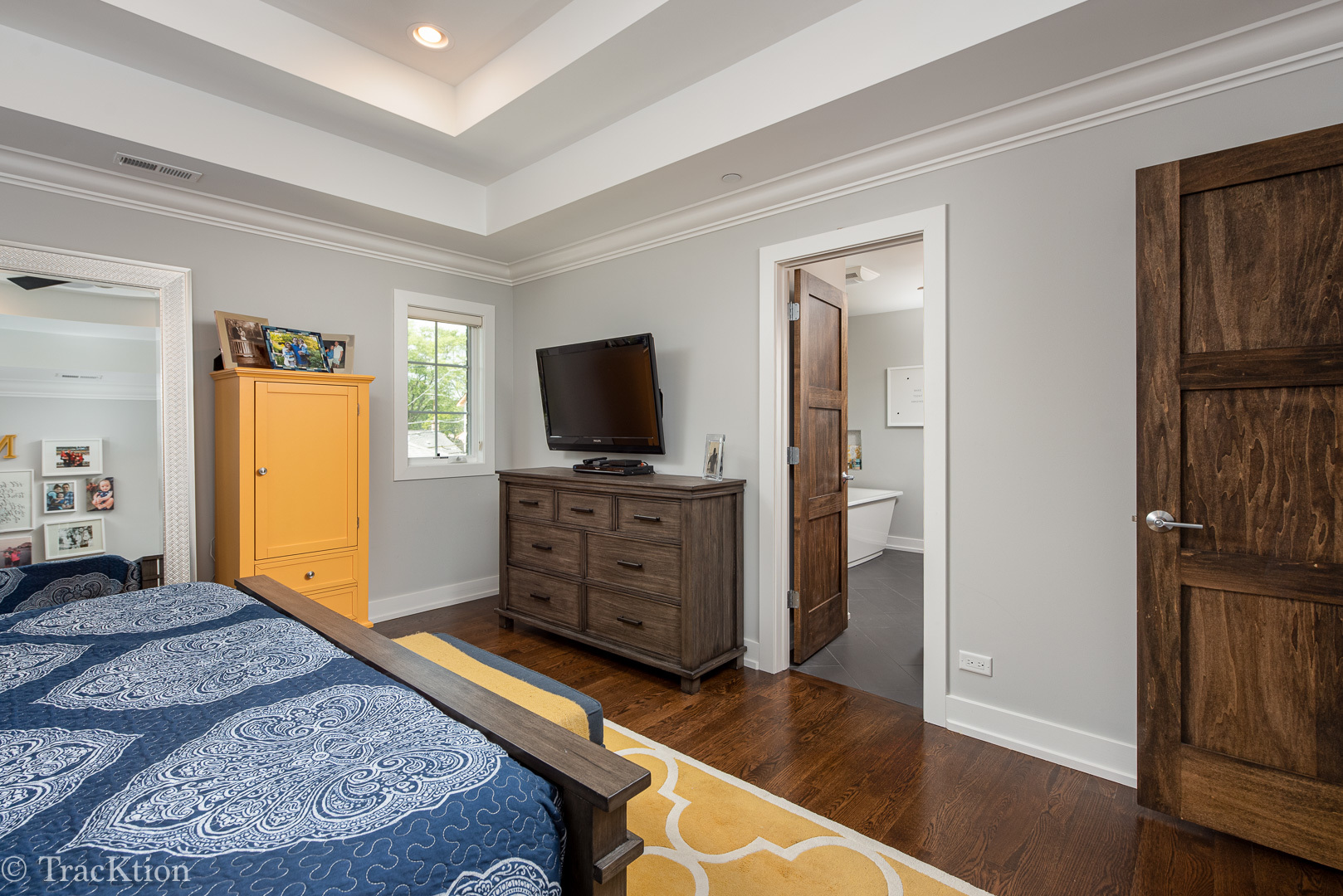 532 North Rose Avenue Park Ridge, IL 60068 - Photo 21 of 48 a living room with furniture and a flat screen tv