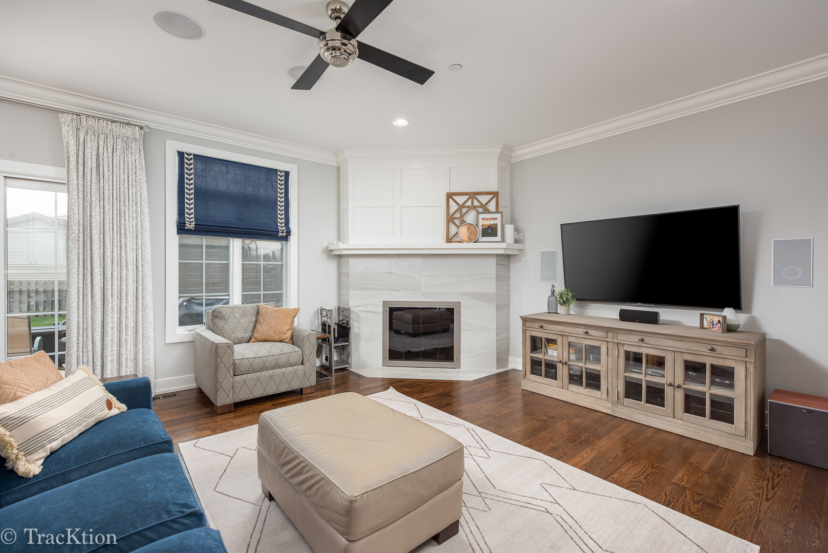 532 North Rose Avenue Park Ridge, IL 60068 - Photo 10 of 48 a living room with furniture and a flat screen tv