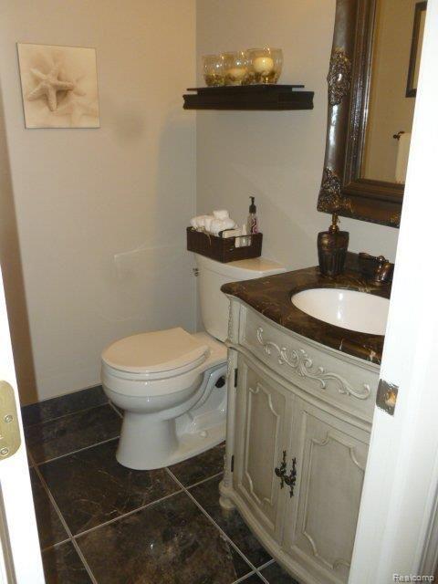 3443 15 Mile Road Sterling Heights, MI 48310 - Photo 15 of 25 main flr half bath