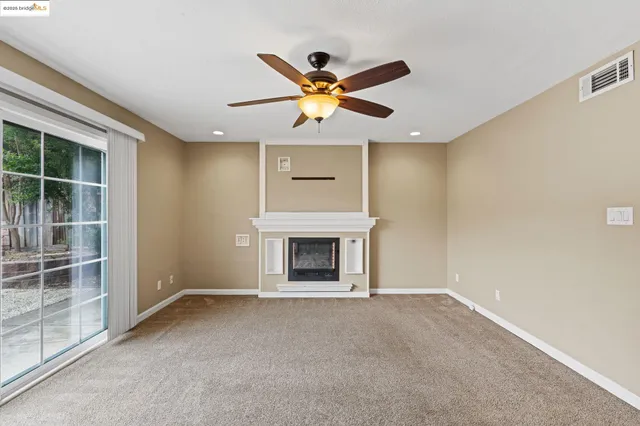 an empty room with window and windows