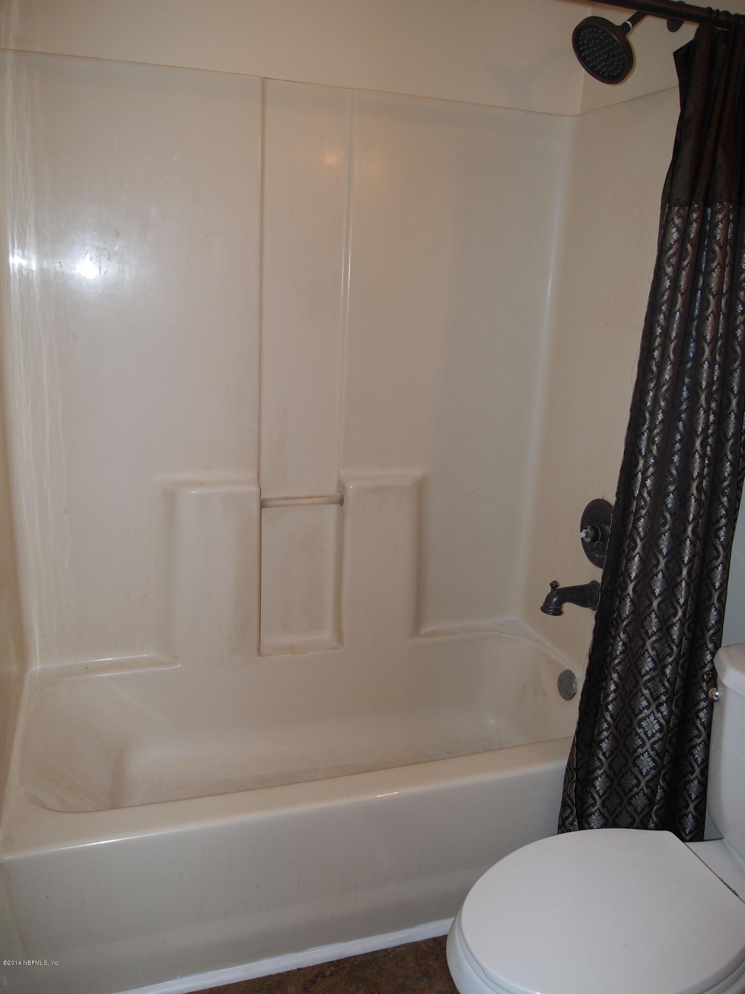 45025 Green Callahan Callahan, FL 32011 - Photo 12 of 18 TUB