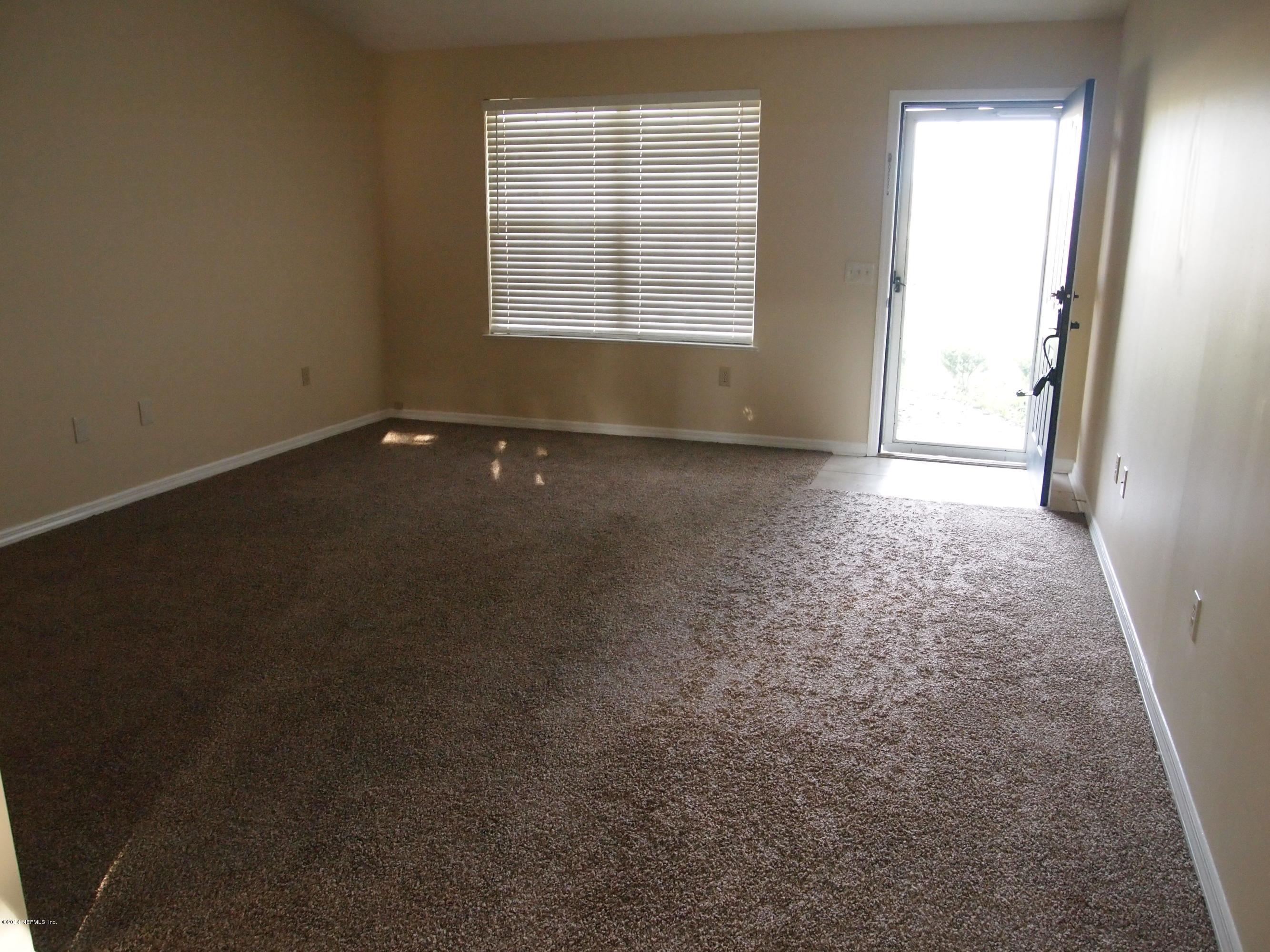 45025 Green Callahan Callahan, FL 32011 - Photo 2 of 18 LIVING ROOM