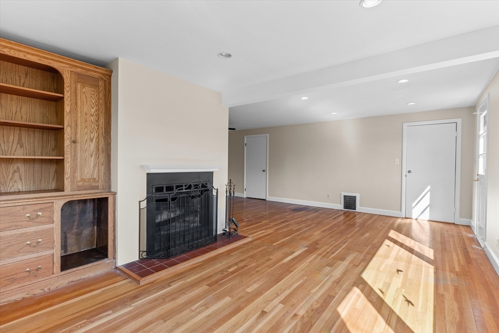 26 Stony Brook Road, Unit A Marblehead, MA 01945 - Photo 7 of 38 Gallery Image 7