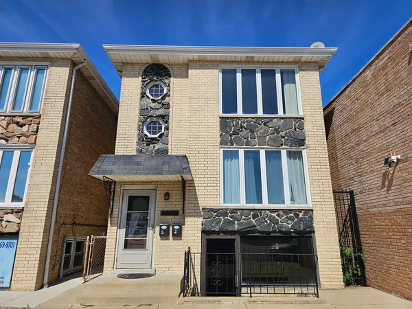 $1,800 | 5968 South Archer Avenue, Unit 2, Chicago, IL 60638