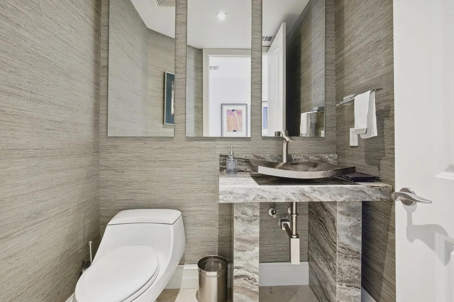 1 North Ocean Boulevard, Unit 201 Boca Raton, FL 33432 - Photo 26 of 36 Guest Bath