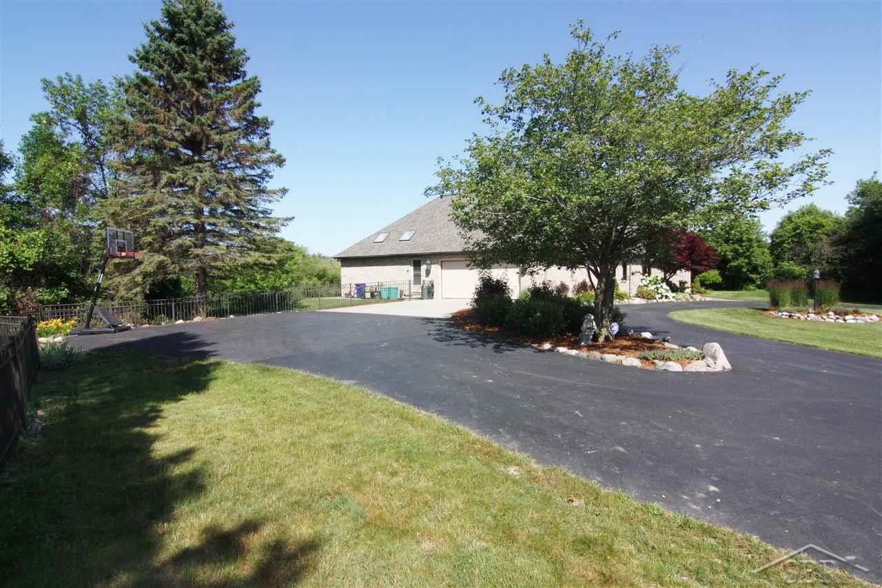 2201 Chestnut Ridge Saginaw, MI 48609 - Photo 2 of 54 50036895-1.JPG