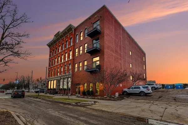 $395,000 | 801 Monroe Avenue Northwest, Unit 105, Grand Rapids, MI 49503