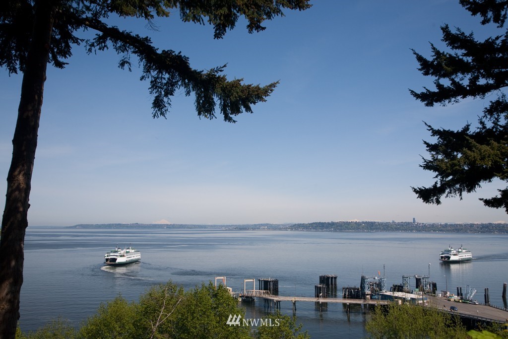 10400 Southwest Cowan Road Vashon, WA 98070 - Photo 1 of 14 Gallery Image 1