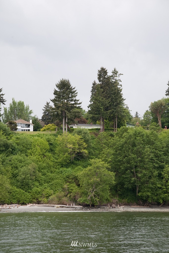 10400 Southwest Cowan Road Vashon, WA 98070 - Photo 2 of 14 Gallery Image 2