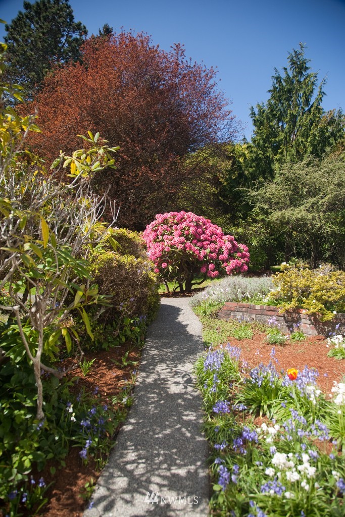 10400 Southwest Cowan Road Vashon, WA 98070 - Photo 3 of 14 Gallery Image 3