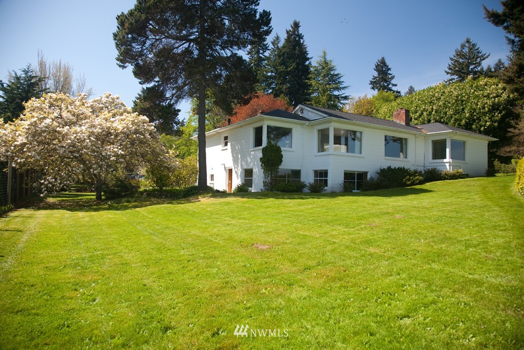 10400 Southwest Cowan Road Vashon, WA 98070 - Photo 4 of 14 Gallery Image 4