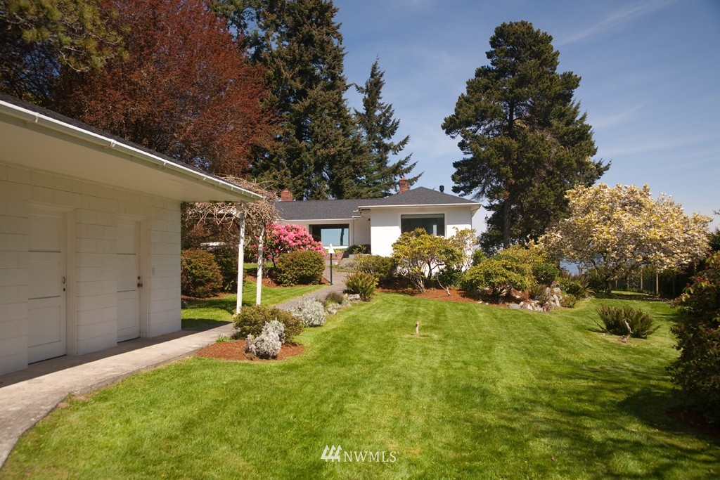 10400 Southwest Cowan Road Vashon, WA 98070 - Photo 5 of 14 Gallery Image 5