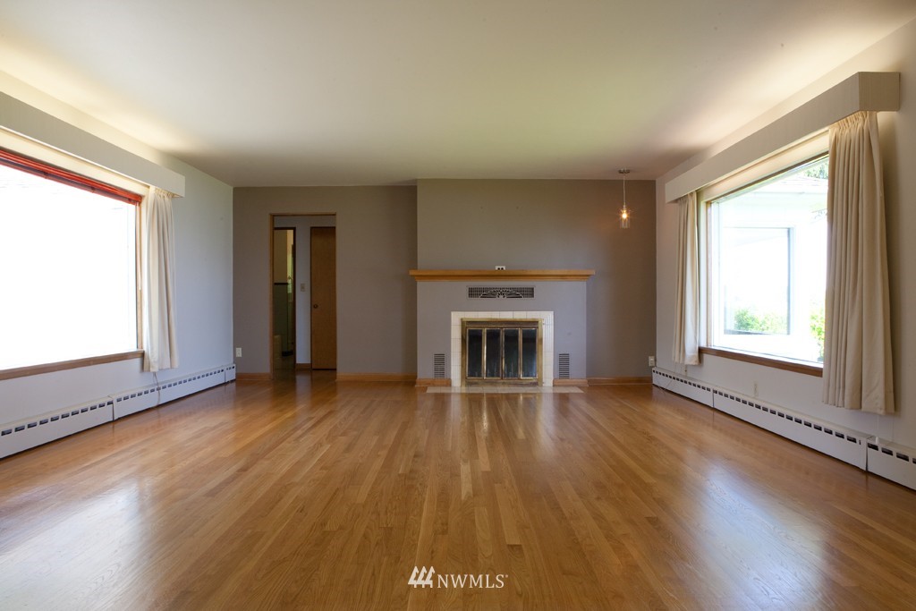 10400 Southwest Cowan Road Vashon, WA 98070 - Photo 8 of 14 Gallery Image 8