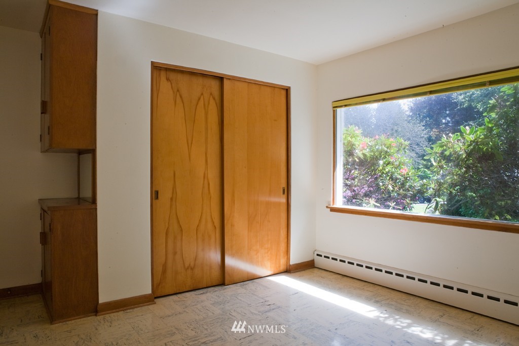 10400 Southwest Cowan Road Vashon, WA 98070 - Photo 10 of 14 Gallery Image 10