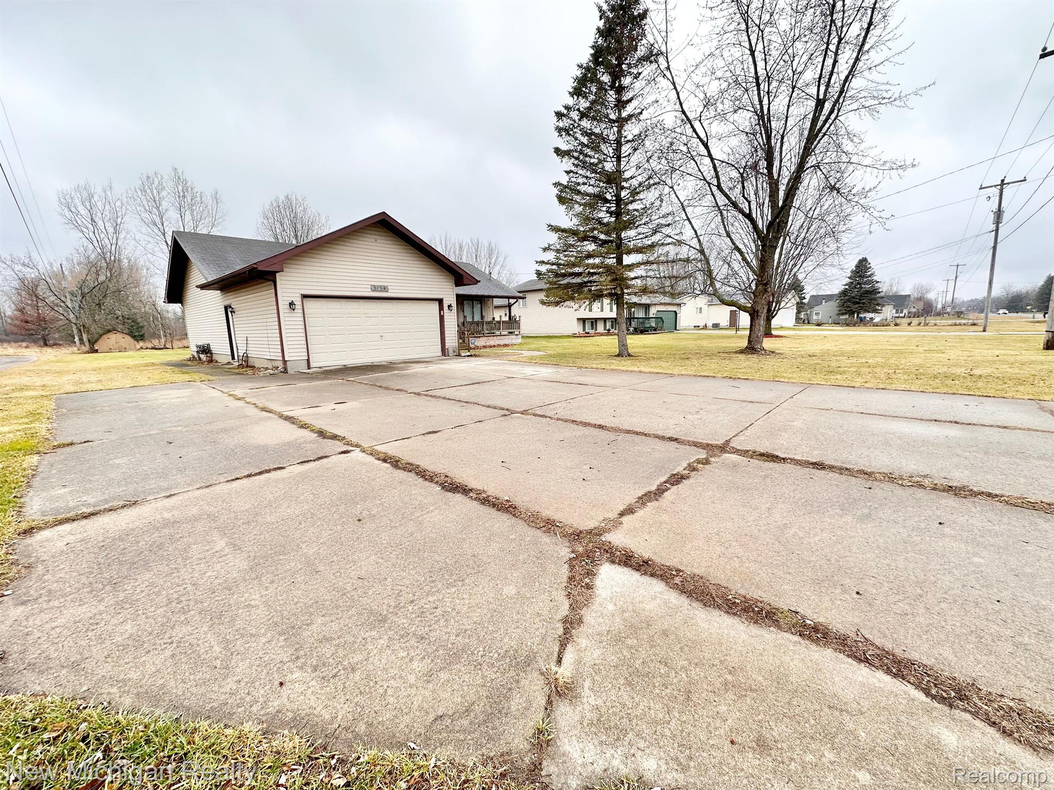 5154 East Coldwater Road Flint, MI 48506 - Photo 5 of 28 Gallery Image 5