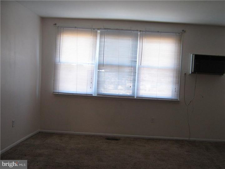 10829 Lockart Road Philadelphia, PA 19116 - Photo 4 of 8 Gallery Image 4