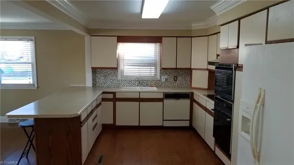 $1,595 | 2512 Burgundy Drive, Greensboro, NC 27407