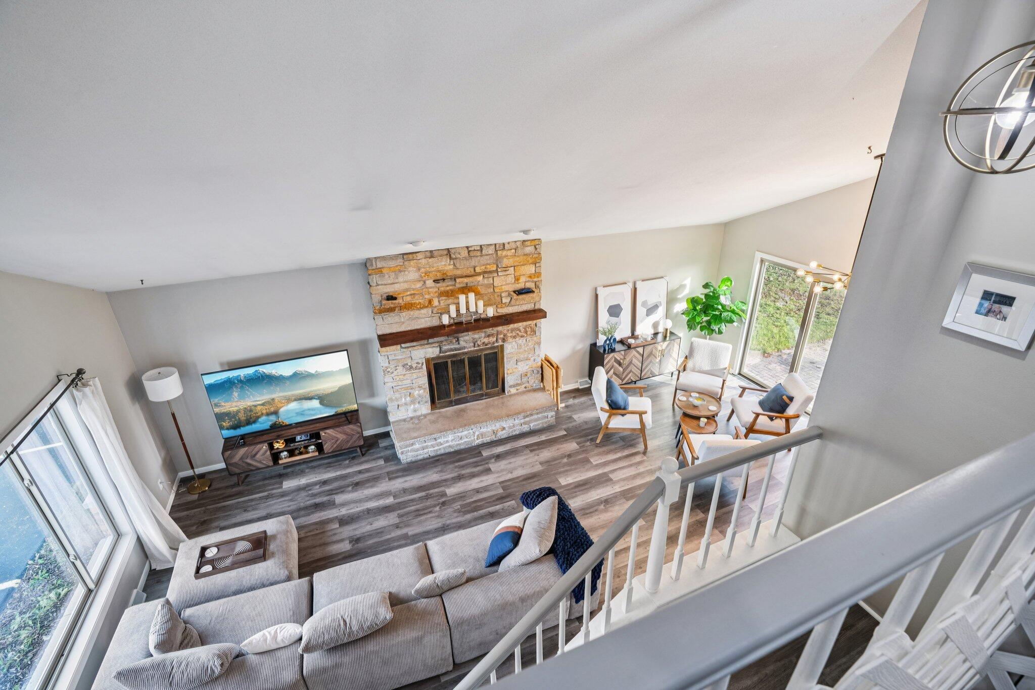 4646 South 124th Street Greenfield, WI 53228 - Photo 9 of 32 Living Room
