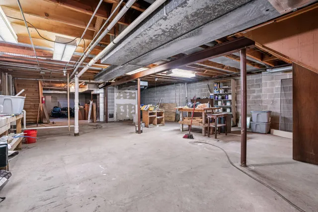 $569,999 | 4646 South 124th Street, Greenfield, WI 53228