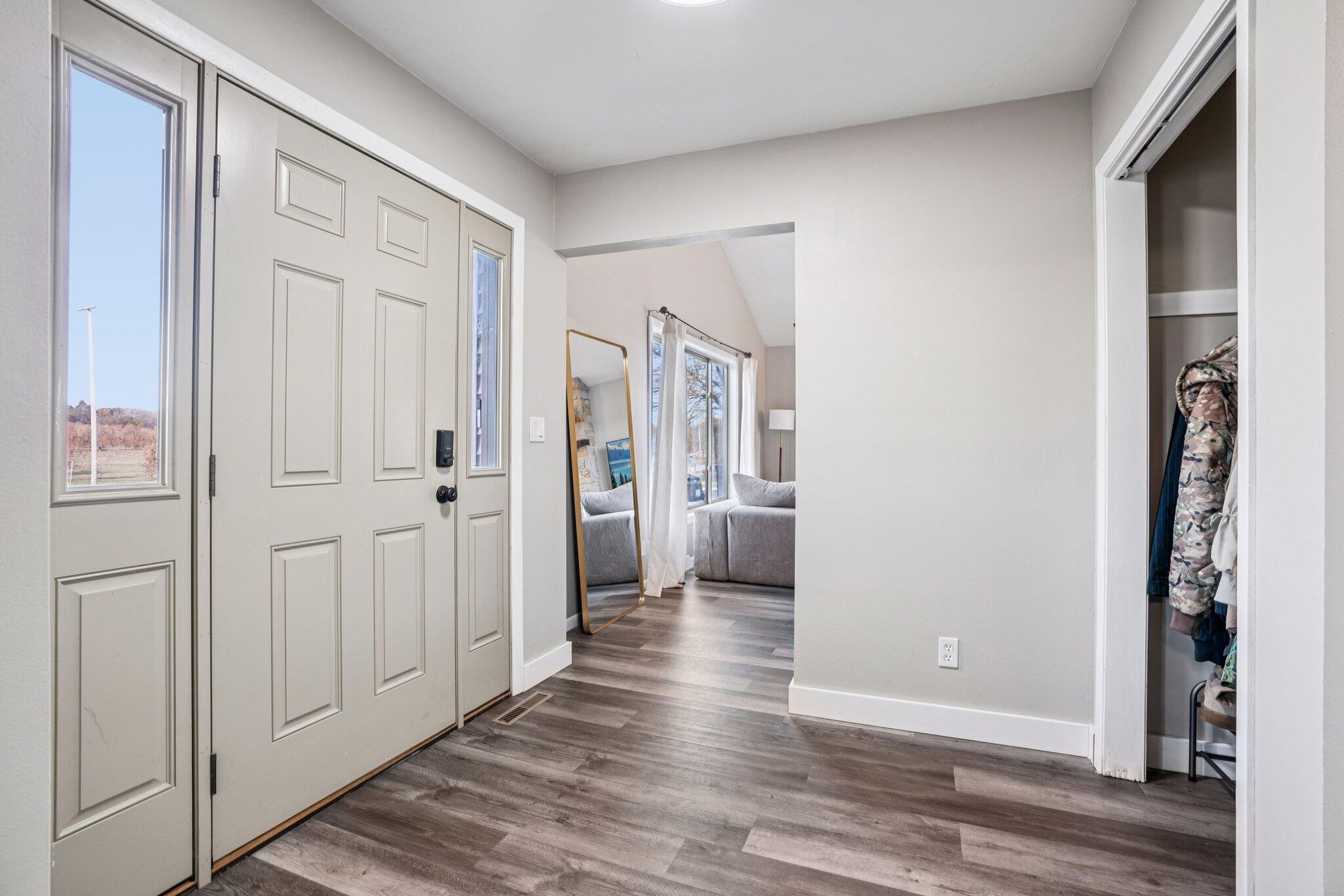 4646 South 124th Street Greenfield, WI 53228 - Photo 3 of 32 Entry