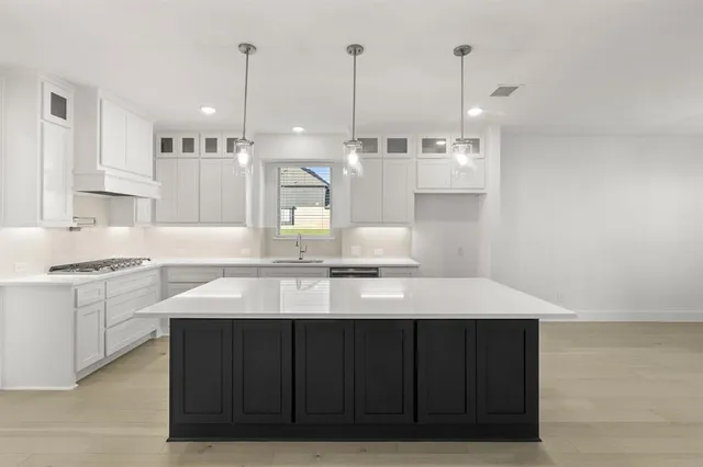 $846,333 | 290 Cheyenne Mountain Drive, Ovilla, TX 75154