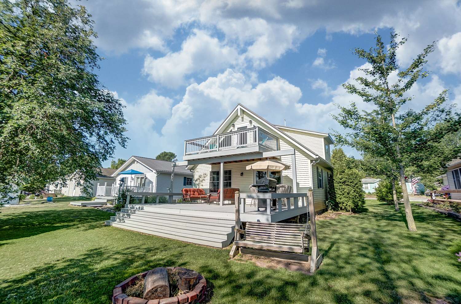 9852 Lincoln Road Syracuse, IN 46567 - Photo 1 of 23 Gallery Image 1