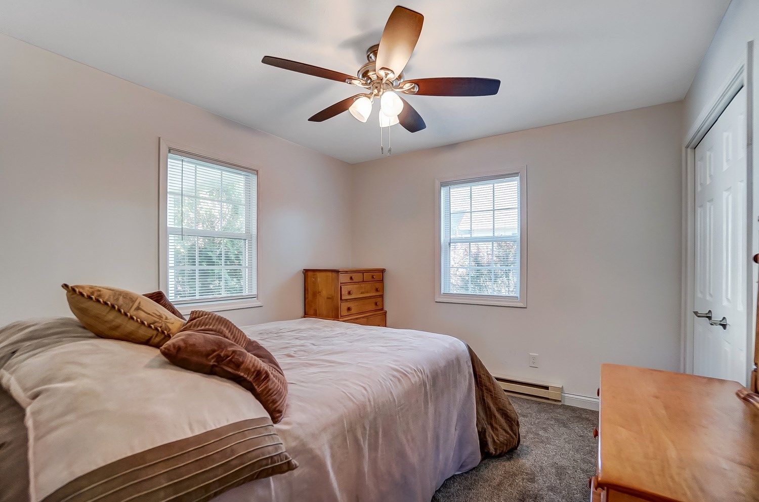 9852 Lincoln Road Syracuse, IN 46567 - Photo 9 of 23 Gallery Image 9