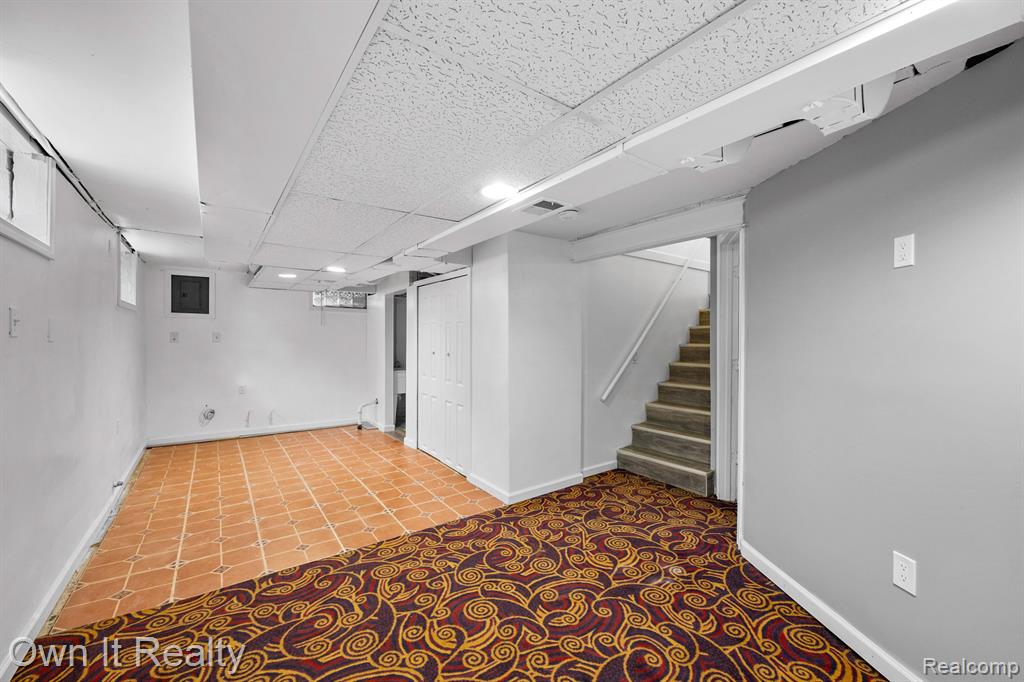 7335 Maple Street Dearborn, MI 48126 - Photo 25 of 34