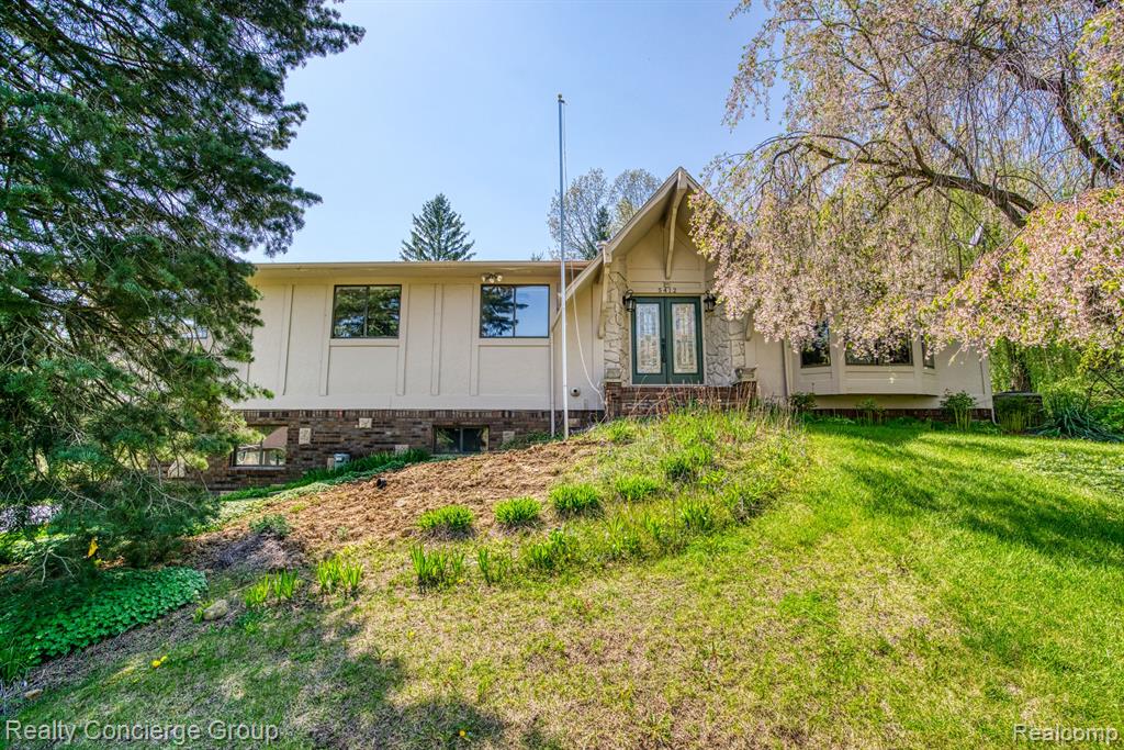 5412 Prairie View Brighton, MI 48116 - Photo 1 of 27