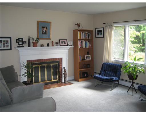 170 Sowams Road Barrington, RI 02806 - Photo 2 of 8 Living Room.