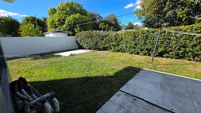 a view of a back yard of the house and green space