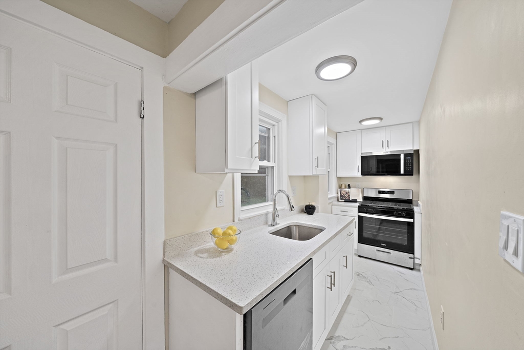 18 Aldrich Road Bridgewater, MA 02324 - Photo 5 of 27