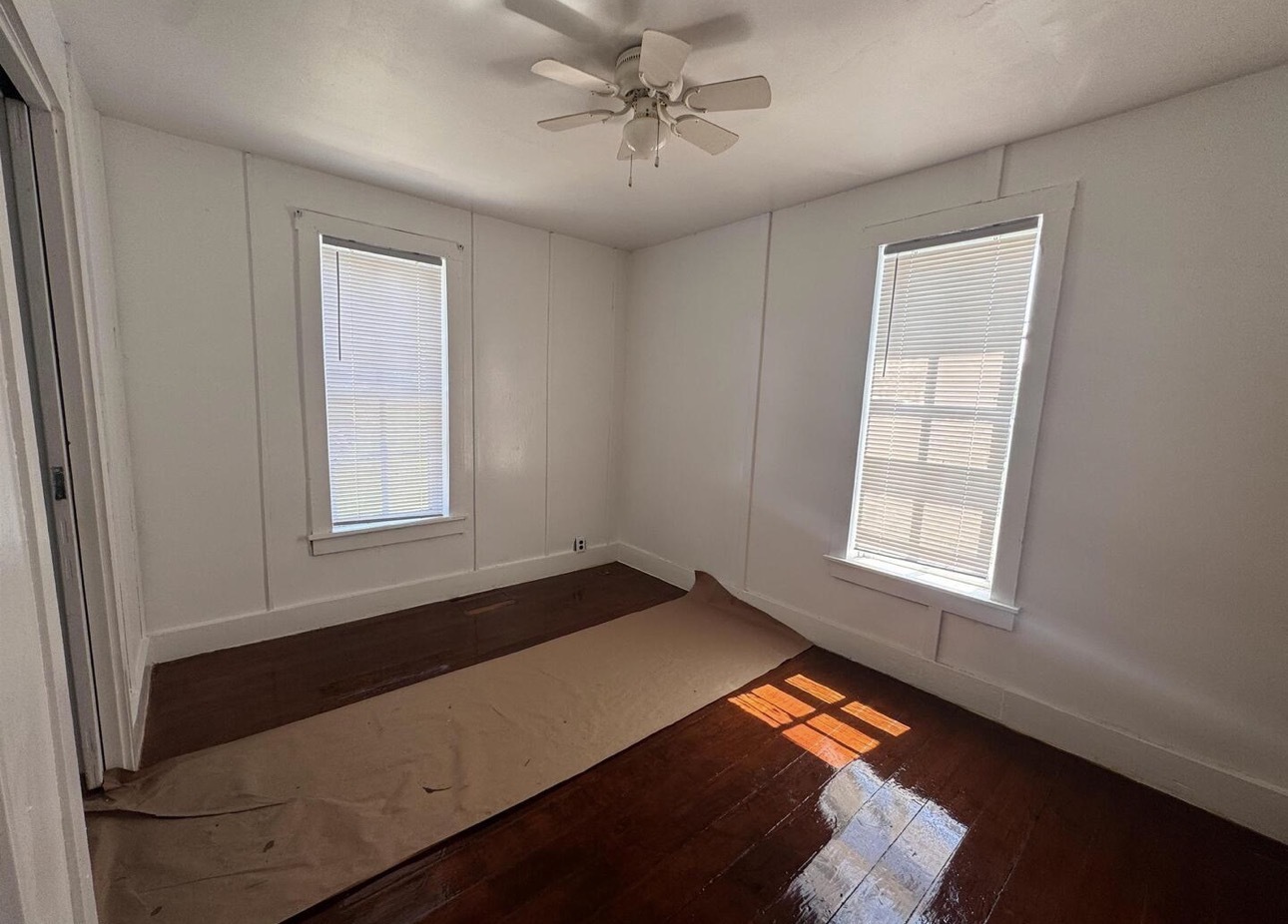 302 Coeburg Street Rio, IL 61472 - Photo 13 of 22 a room with window and a ceiling fan
