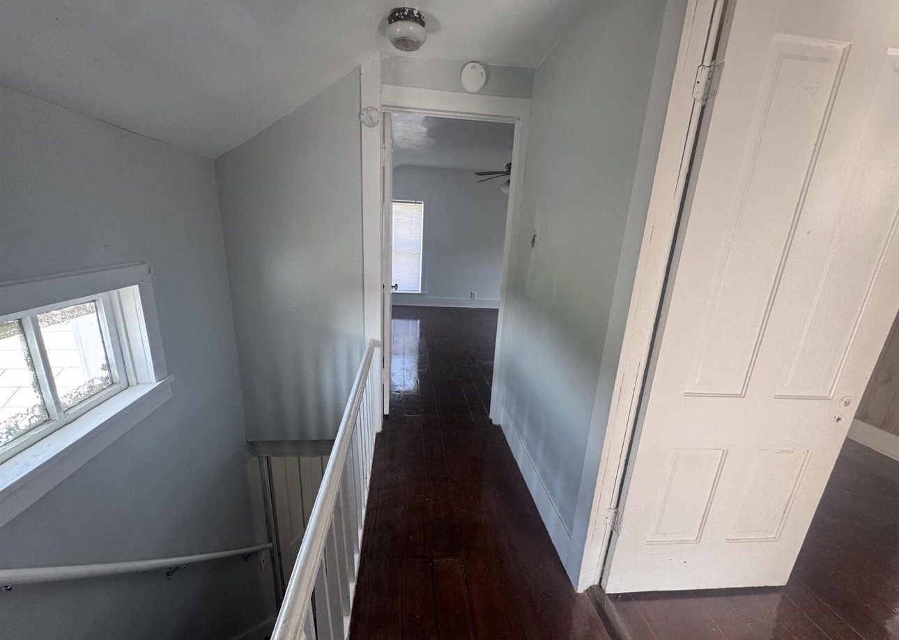 302 Coeburg Street Rio, IL 61472 - Photo 15 of 22 a view of a hallway