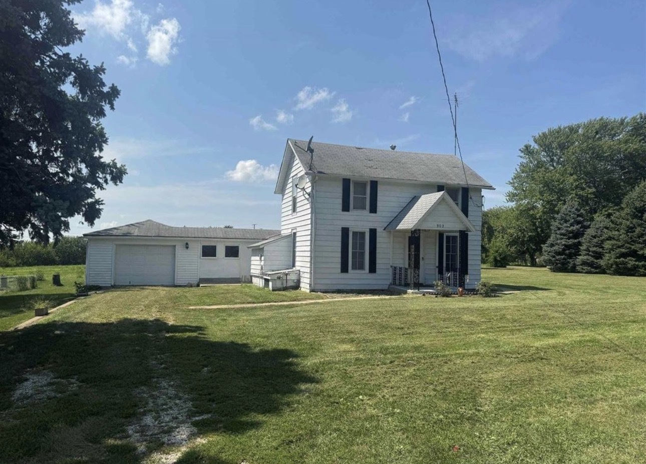 302 Coeburg Street Rio, IL 61472 - Photo 2 of 22 a front view of a house with a garden